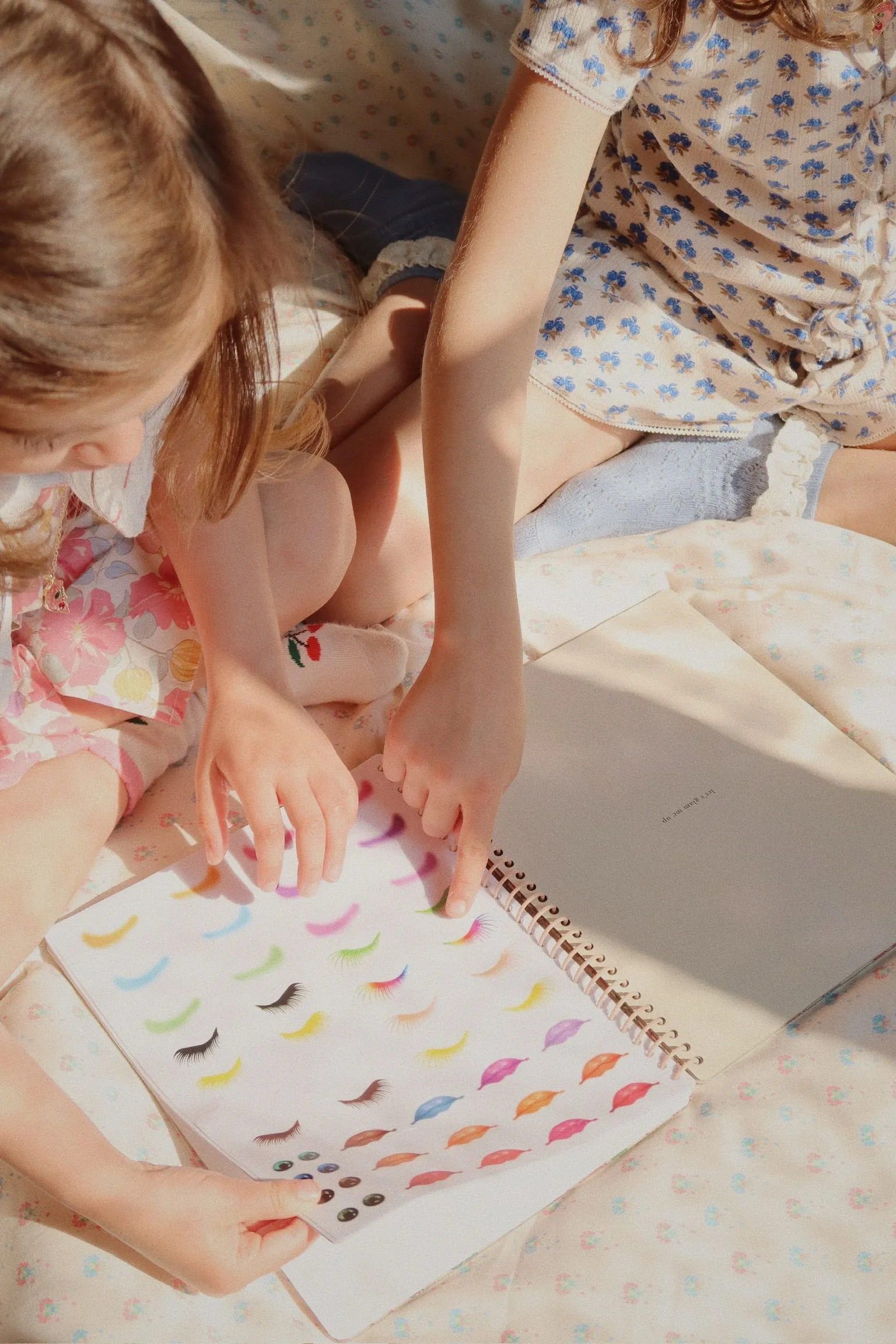 Konges Sløjd Glam Me Up Sticker Book