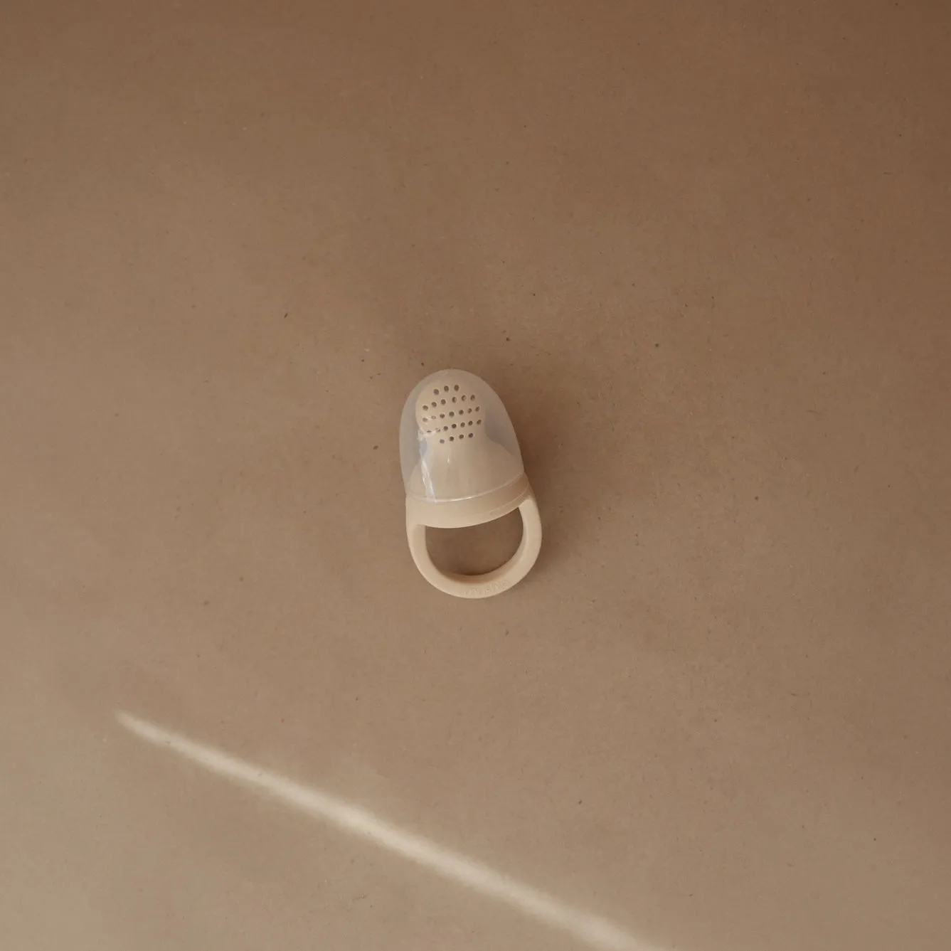 Mushie Food Feeder | Shifting Sand