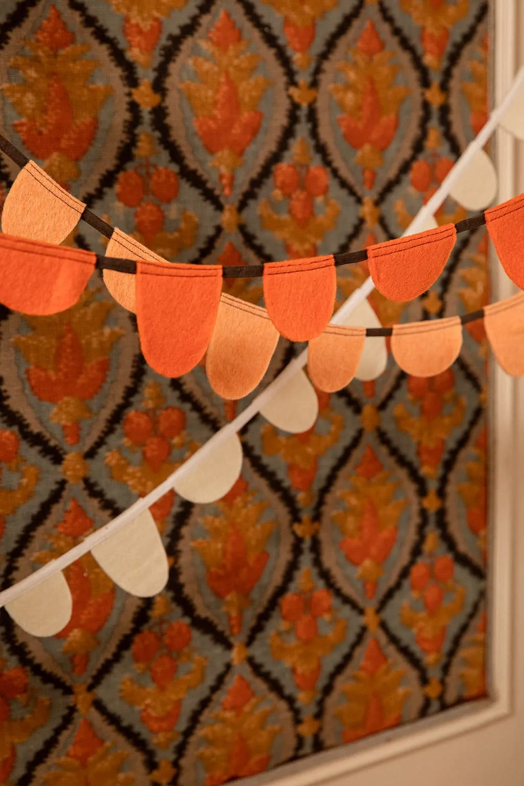 Muskhane Felt Round Garland | Apricot Blush