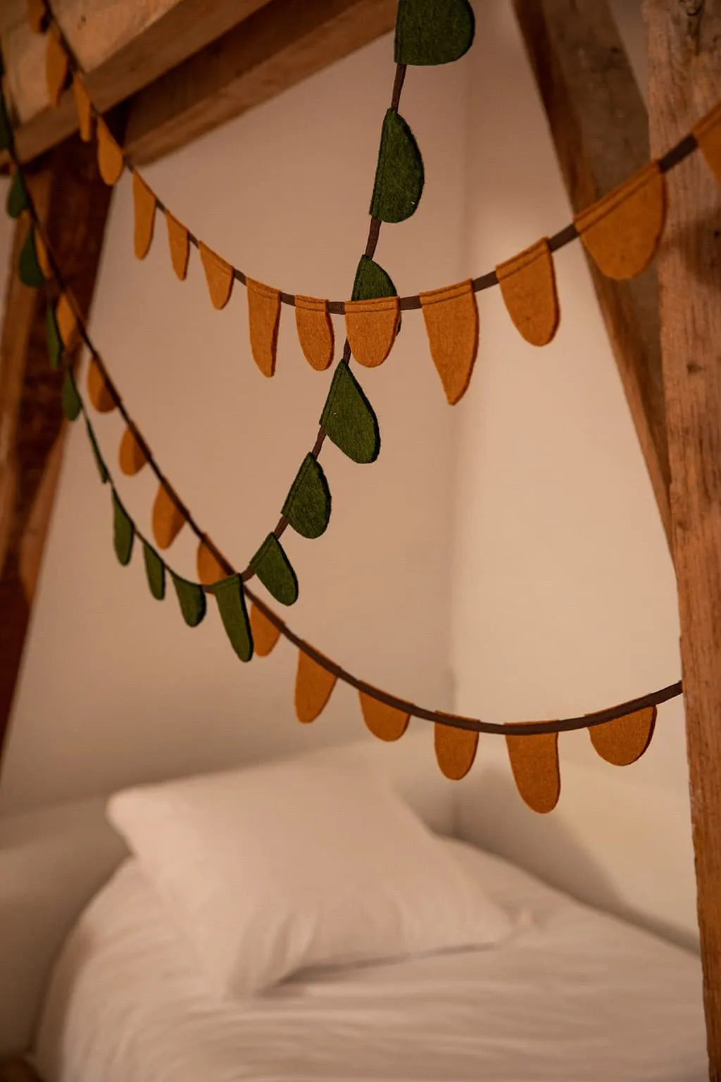 Muskhane Felt Round Garland | Apricot Blush