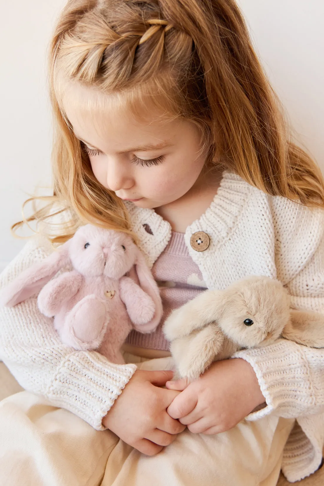 Snuggle Bunnies | Penelope the Bunny | Blossom