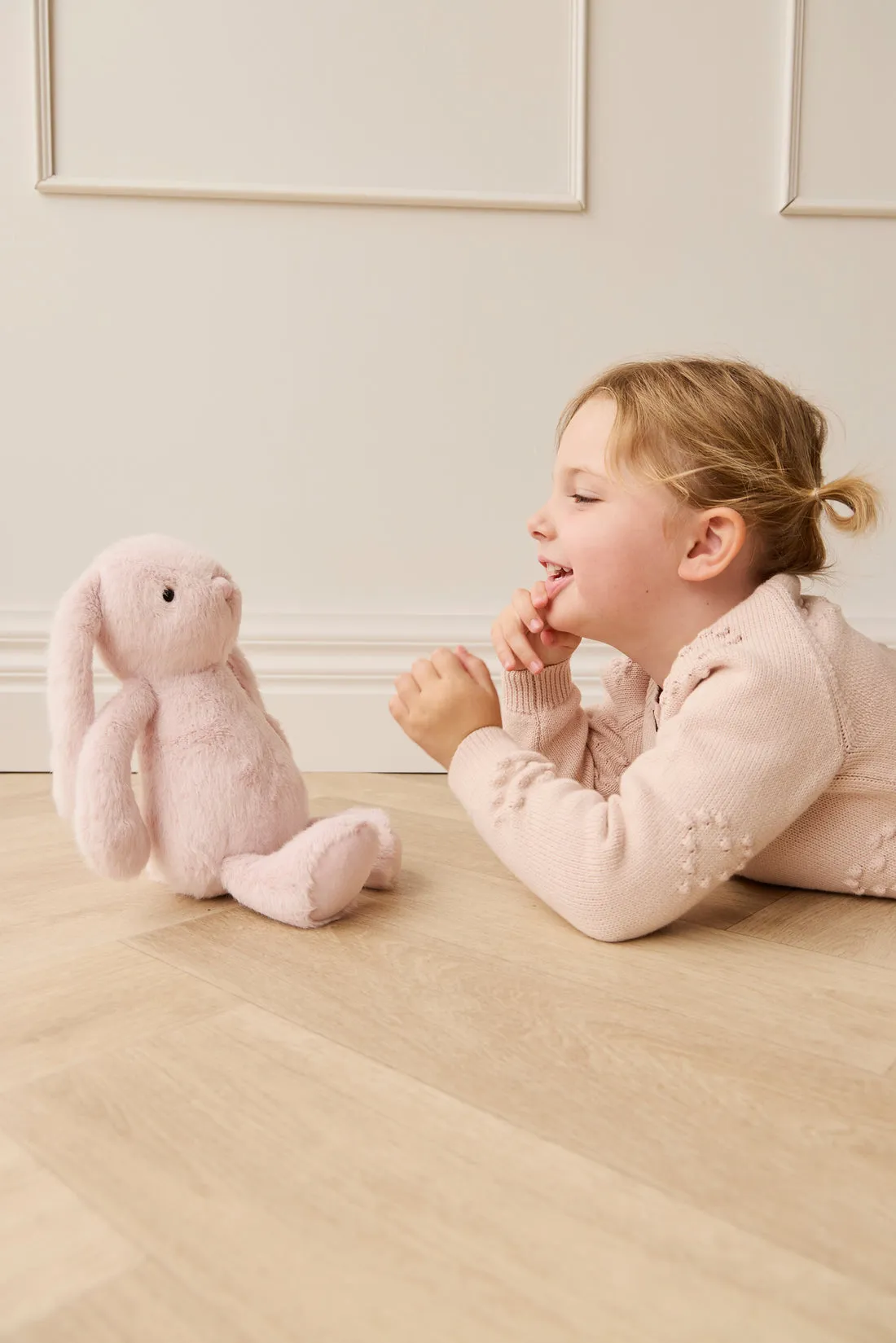 Snuggle Bunnies | Penelope the Bunny | Blossom