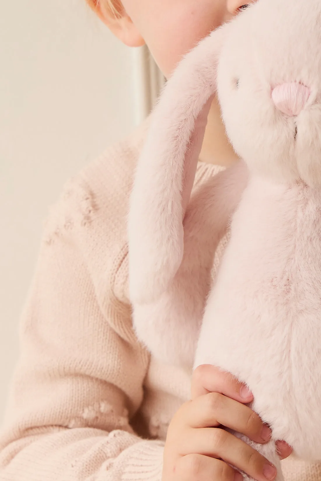Snuggle Bunnies | Penelope the Bunny | Blossom