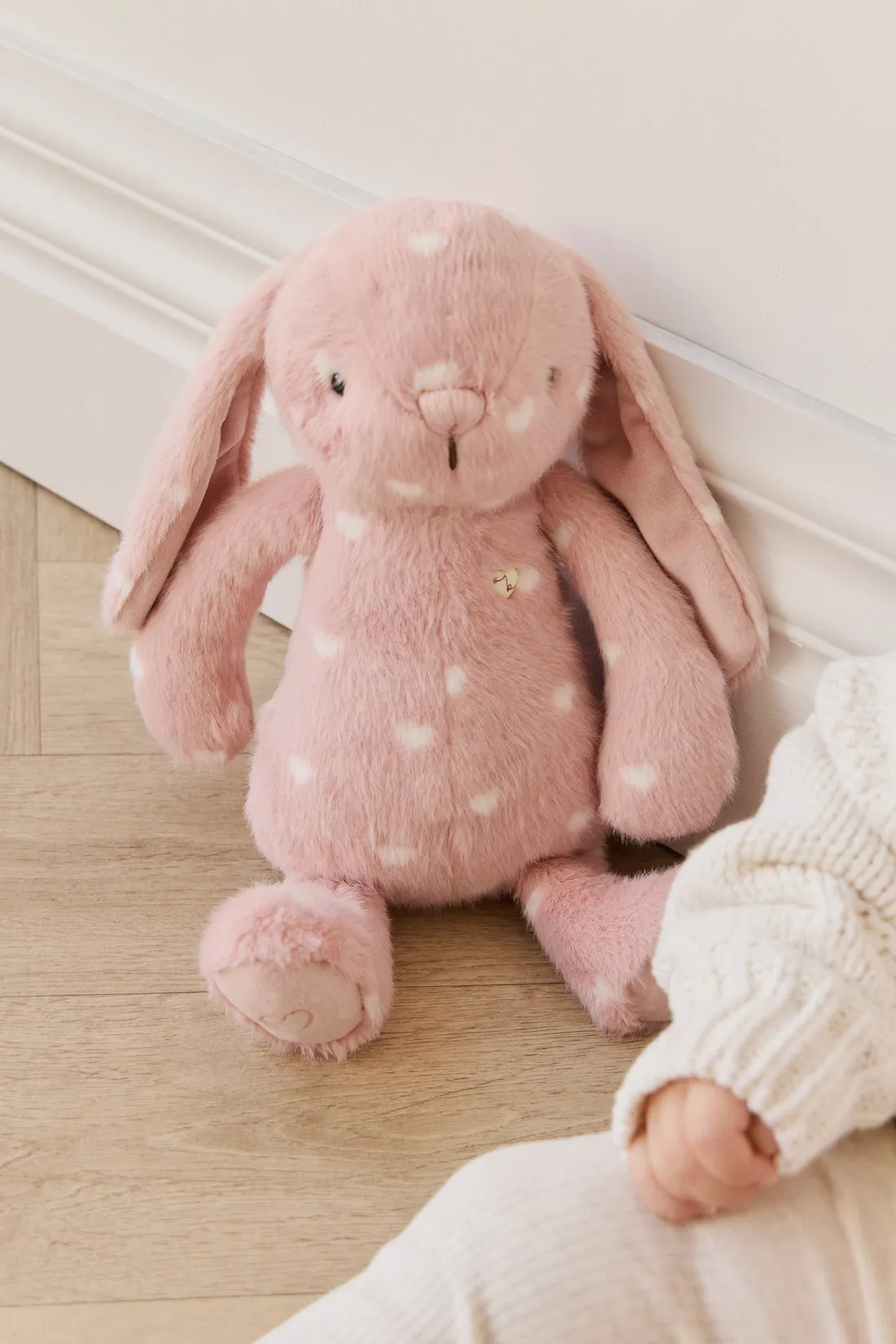 Snuggle Bunnies | Penelope the Bunny | Little Love