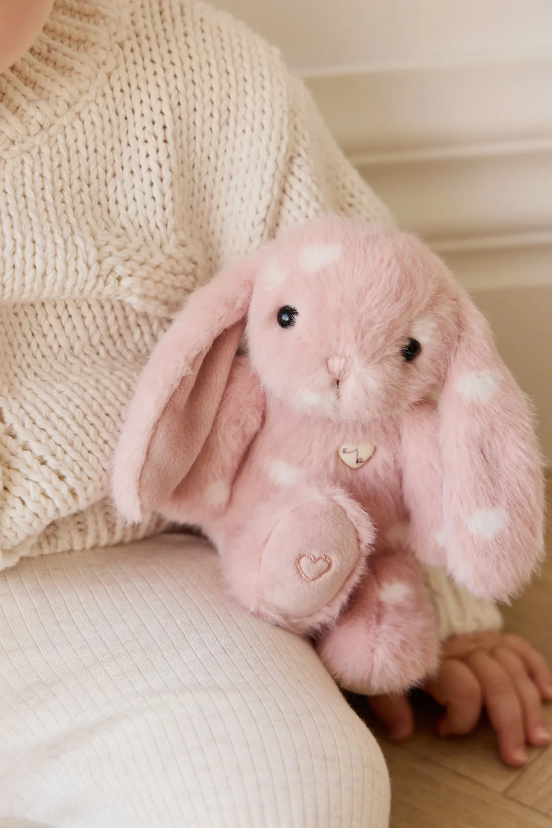 Snuggle Bunnies | Penelope the Bunny | Little Love