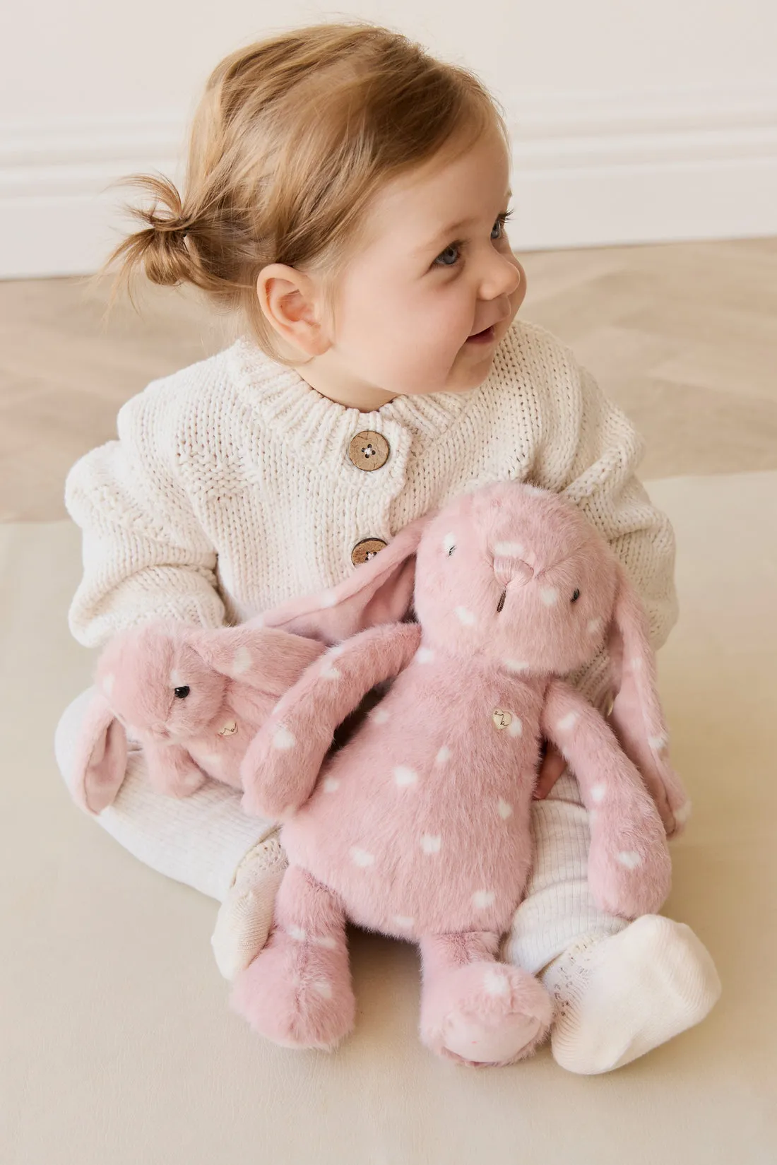 Snuggle Bunnies | Penelope the Bunny | Little Love