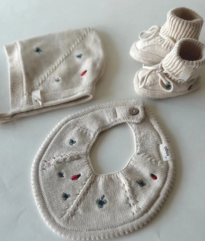 Teething Bib - Flora | Clover in Cream