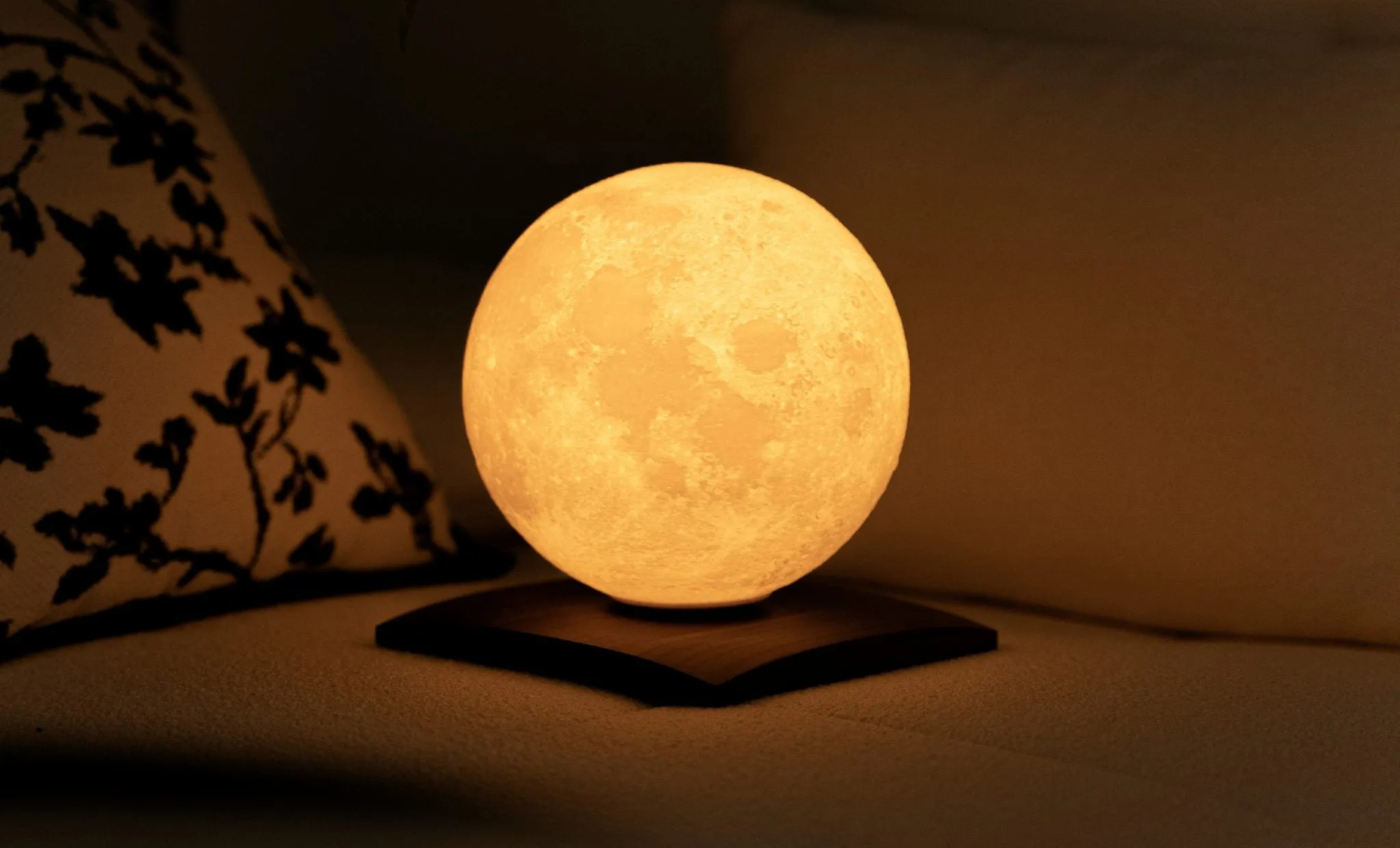 Walnut LUNASPIN Moon Lamp - Mini Smart LED Light