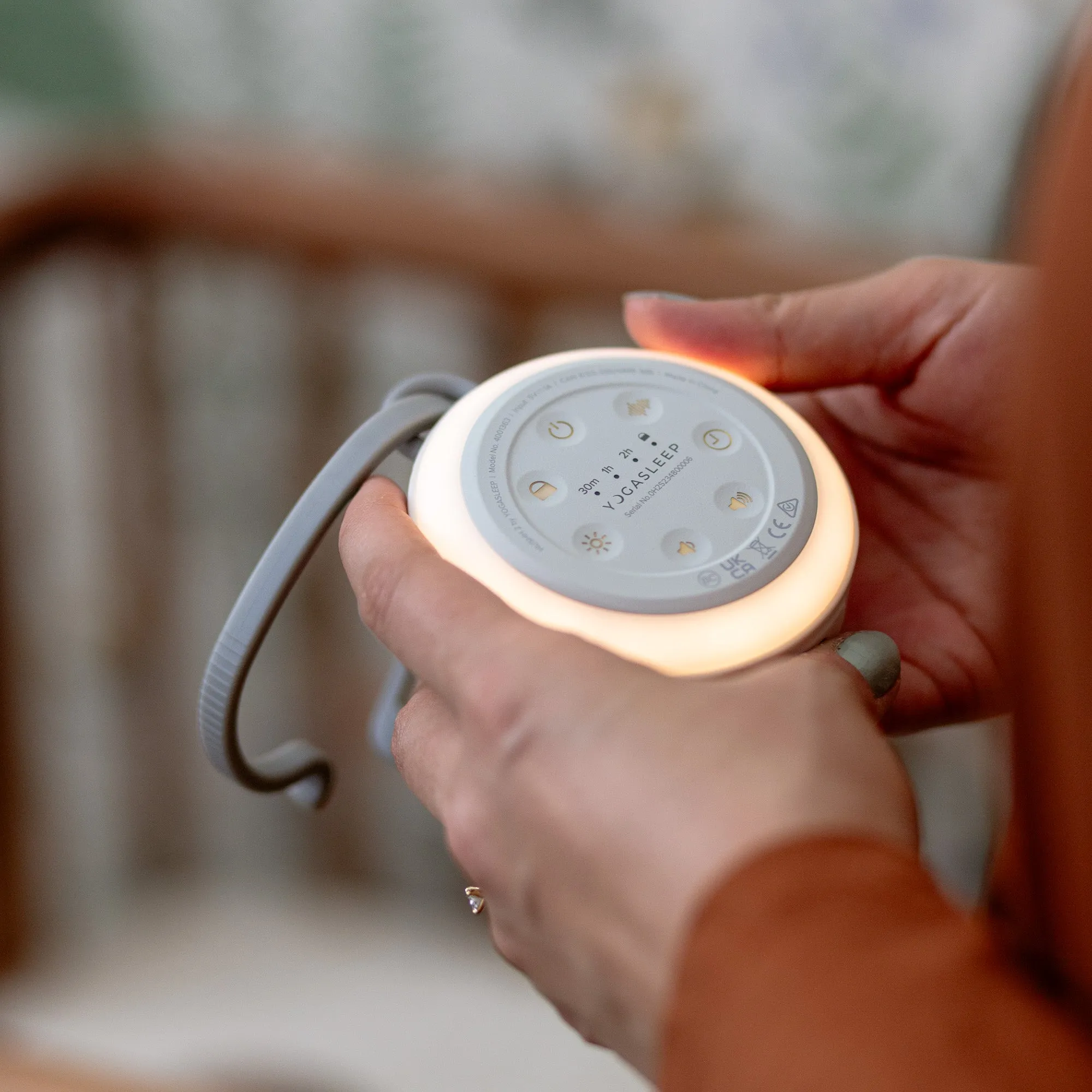 Yogasleep Hushh 2 Sound Machine   Night Light
