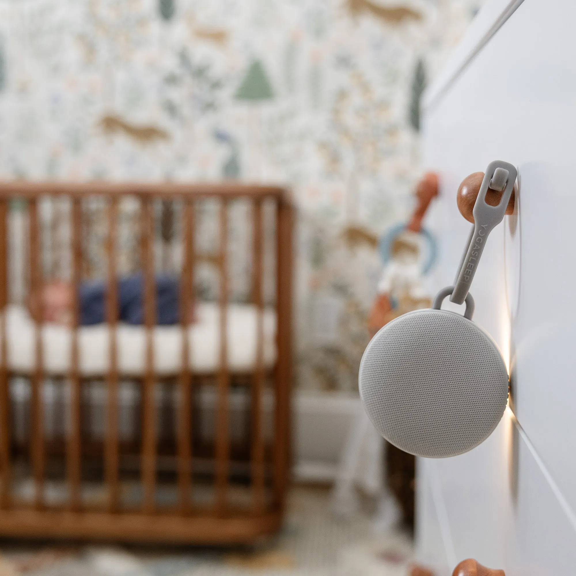 Yogasleep Hushh 2 Sound Machine   Night Light